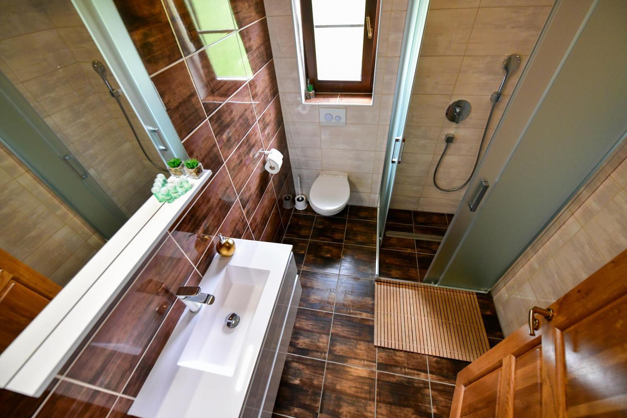 Flora House Apartma