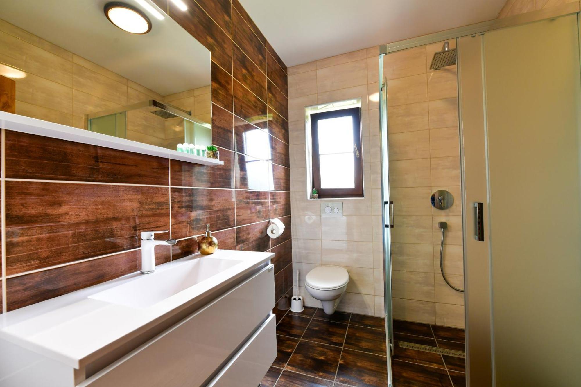 Apartma Flora House *