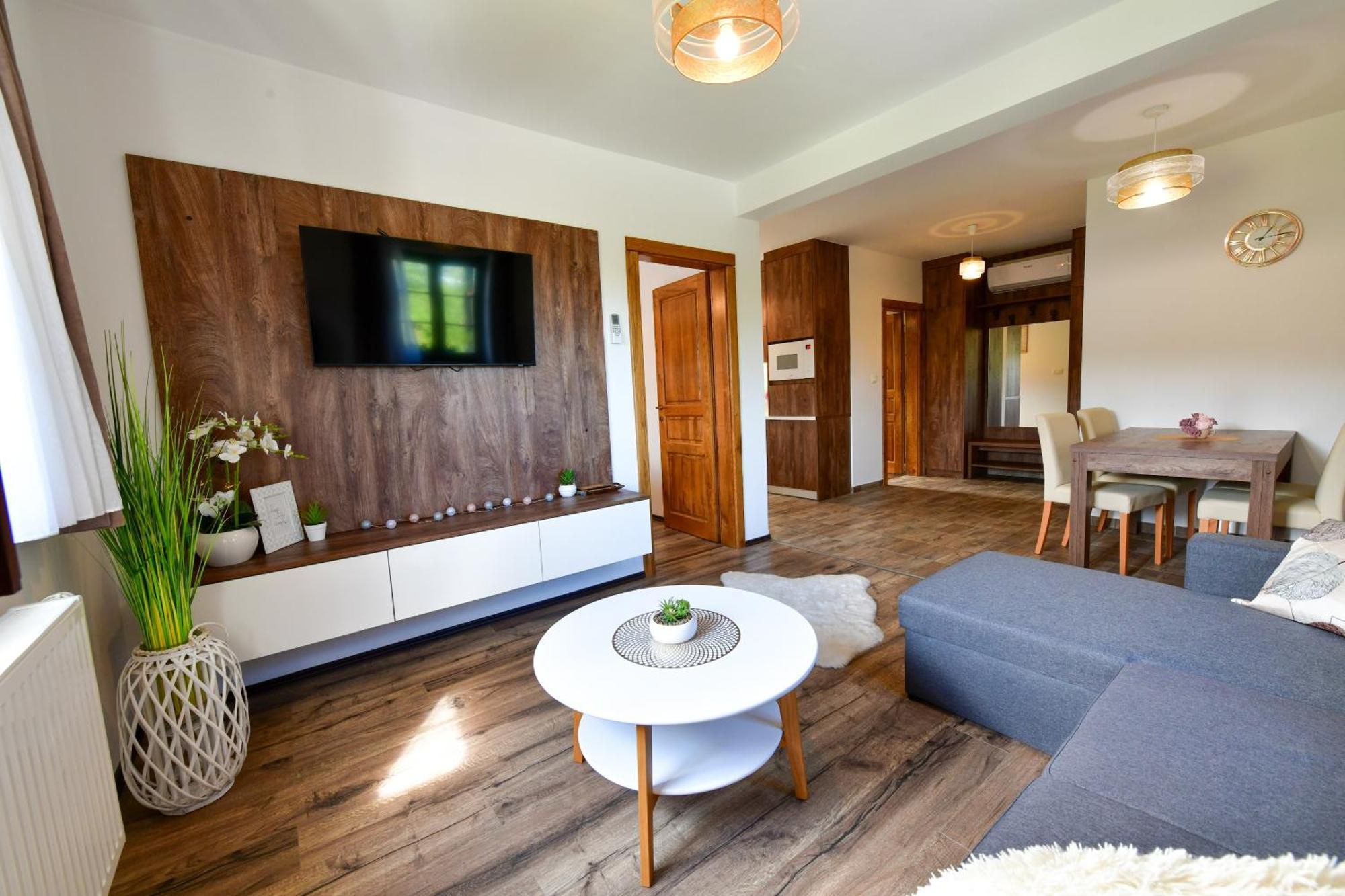 Apartma Flora House