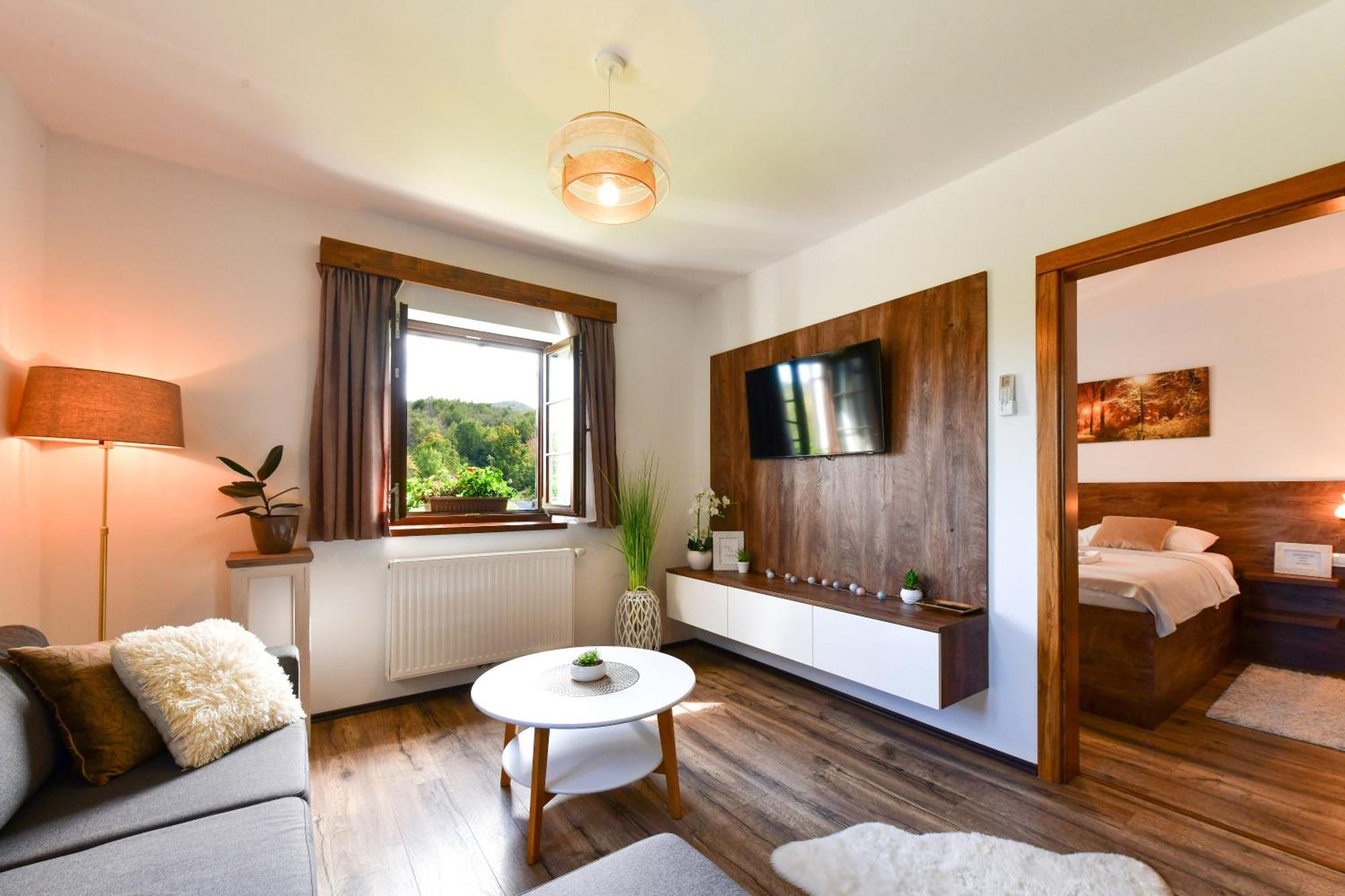 Apartma Flora House