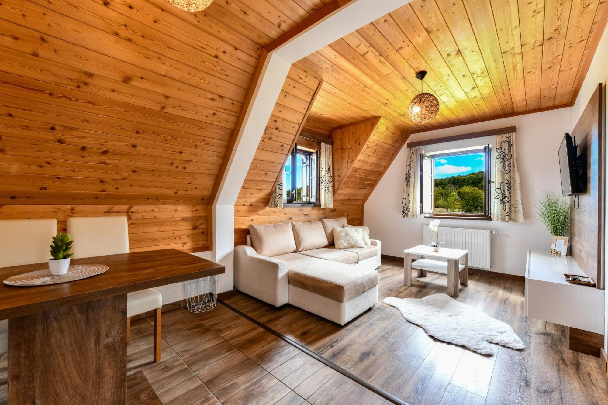 Apartma Flora House *
