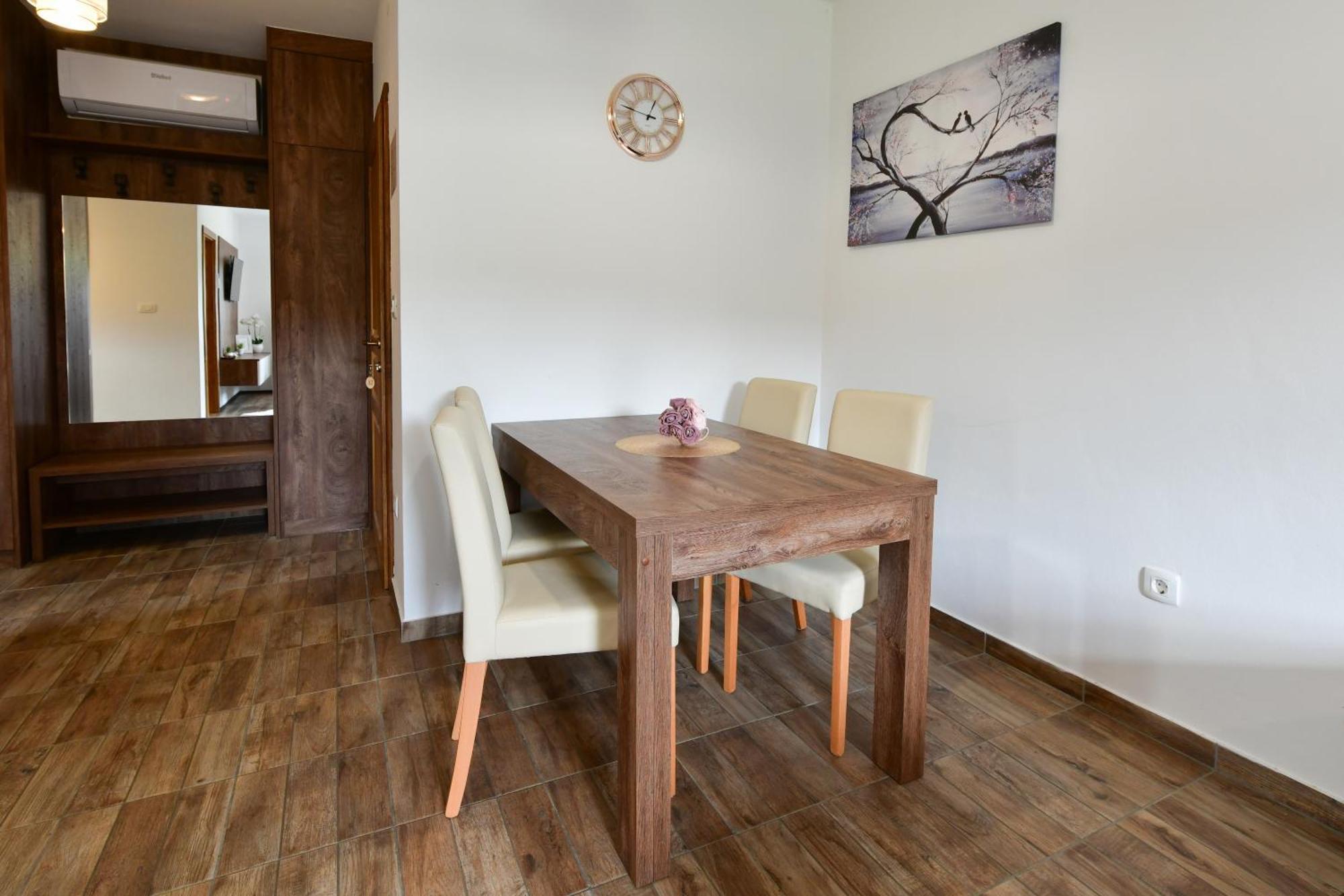 Flora House Apartma Rastovaca