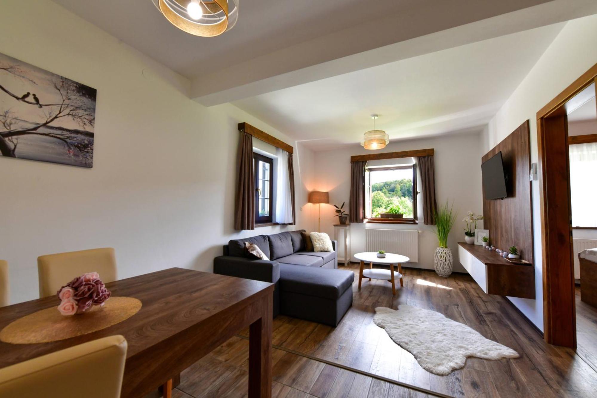 Flora House Apartma