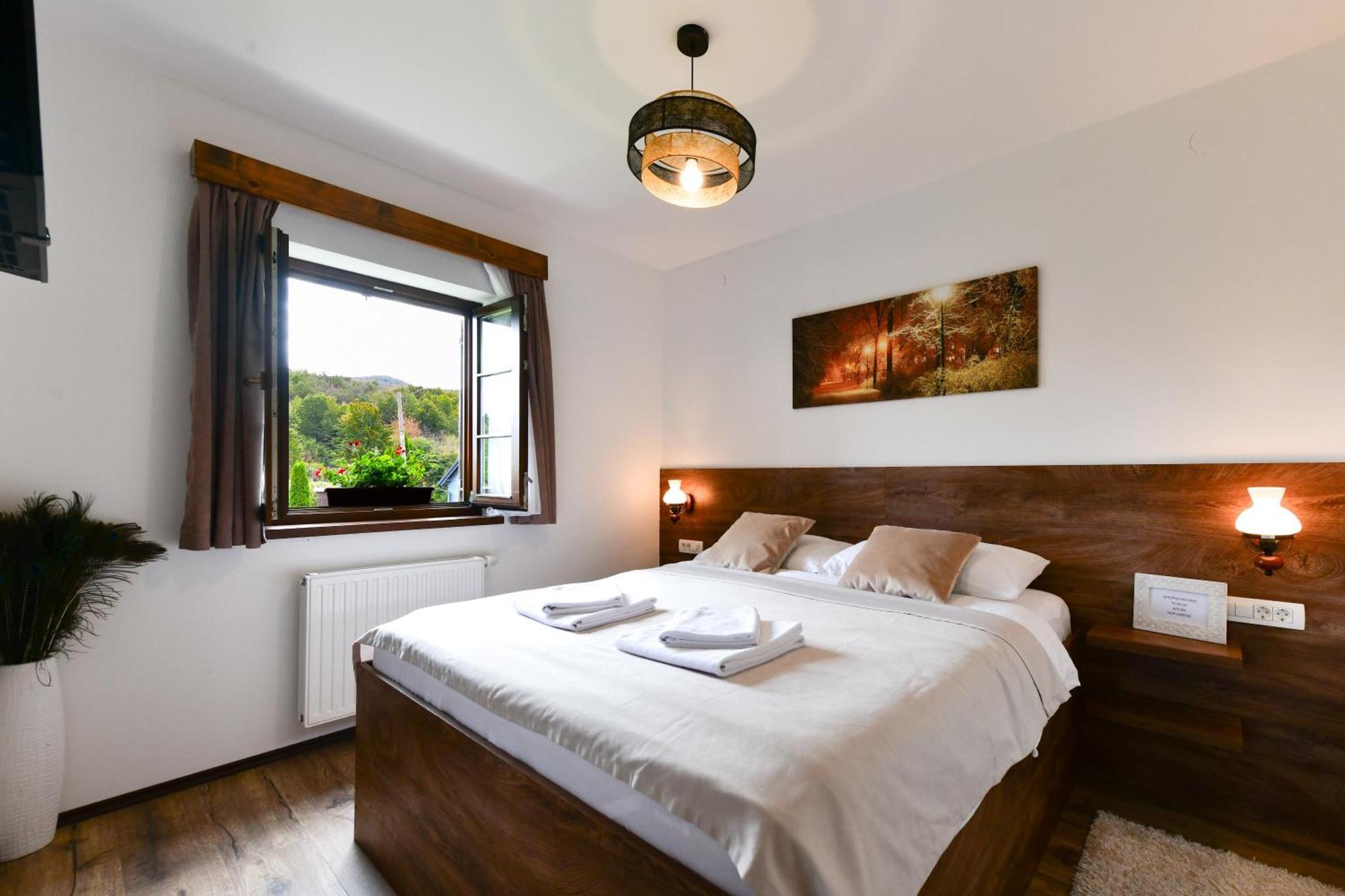 Apartma Flora House *
